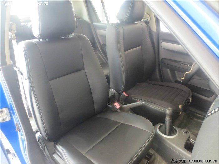 铃木雨燕(黑皮白线)内饰改装效果图