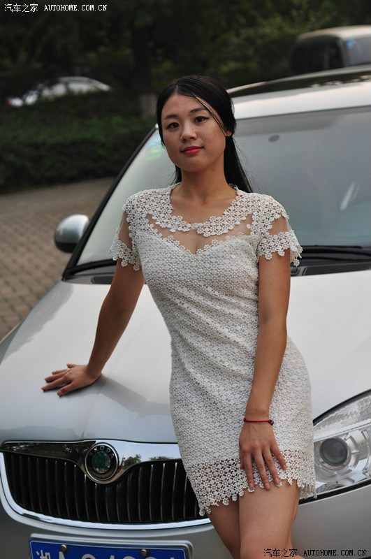 媳妇当车模月湖边的那一抹夏天的味道