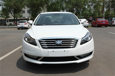 大叔变小伙儿长春新款白色奔腾b70提车作业