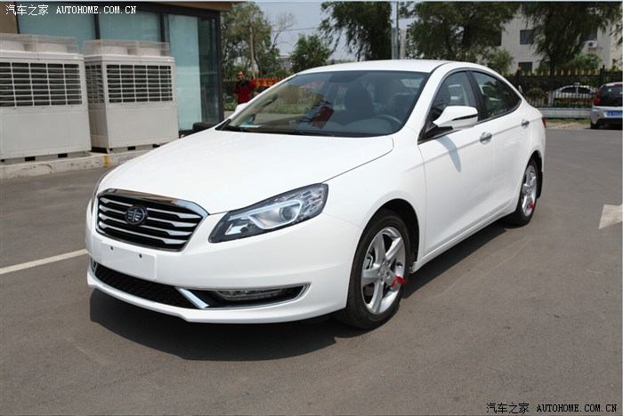 大叔变小伙儿长春新款白色奔腾b70提车作业