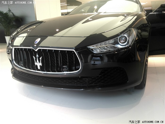 大家看看黑色玛莎拉蒂ghibli的怎么样,加装了20寸轮毂,怎么样?