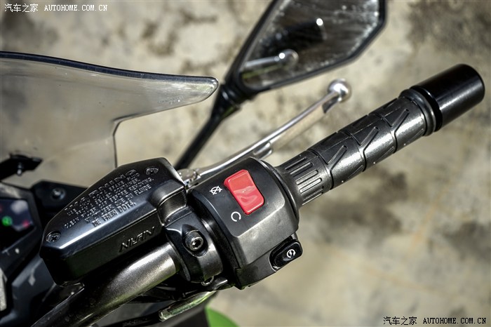 nissin的上泵配tokico卡钳,真是奇怪的搭配.