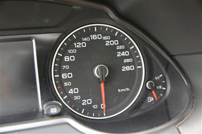 速度表油量表出厂设定最时速限220但280表底看挺唬人