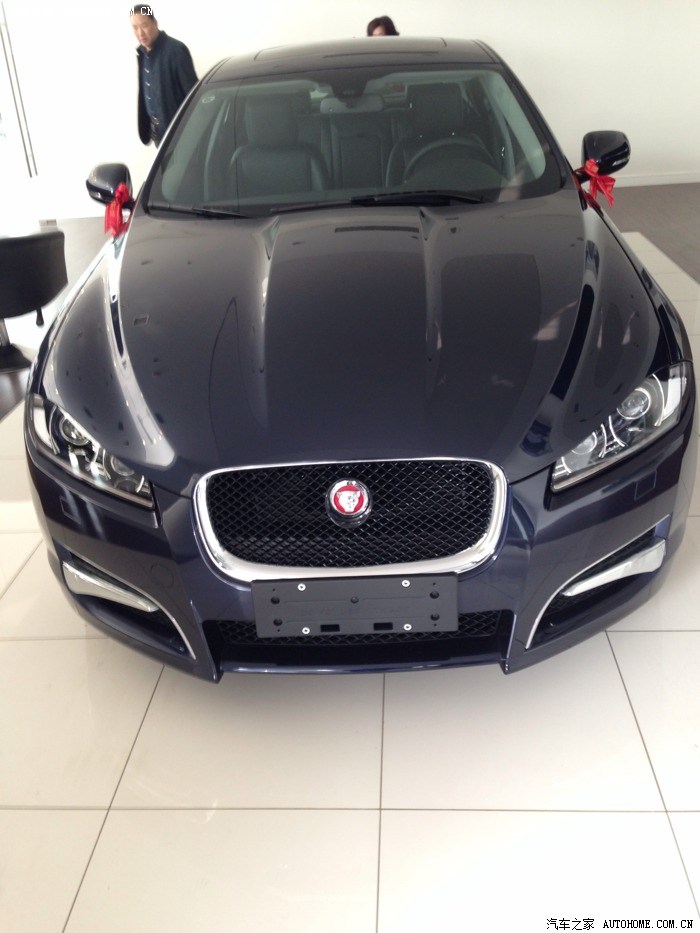 3.0宝蓝色捷豹xf作业