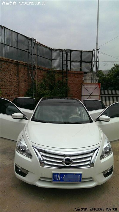 13新天籁2.0 舒适版 白色 (改黑色车顶膜)