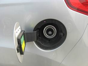 嘉年华加油口没有盖子,灰很容易进到油箱.