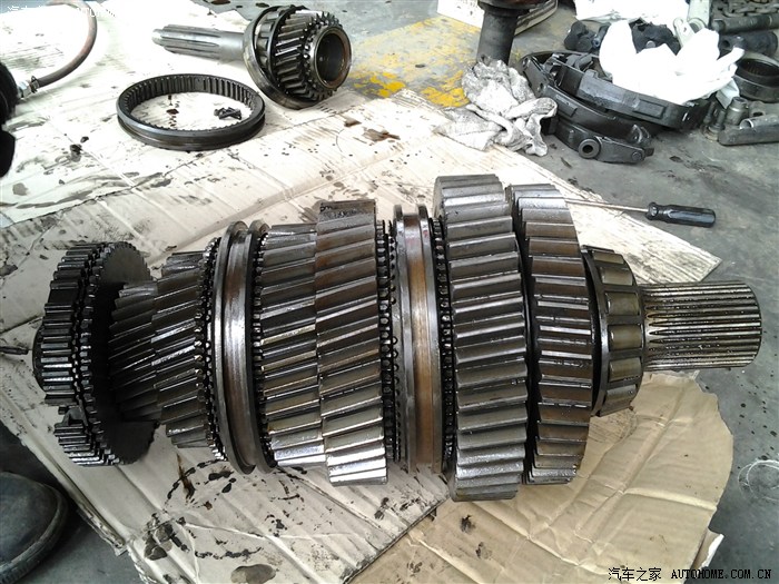 12米宇通客车维修一二档同步器变速箱拆解吊装全过程