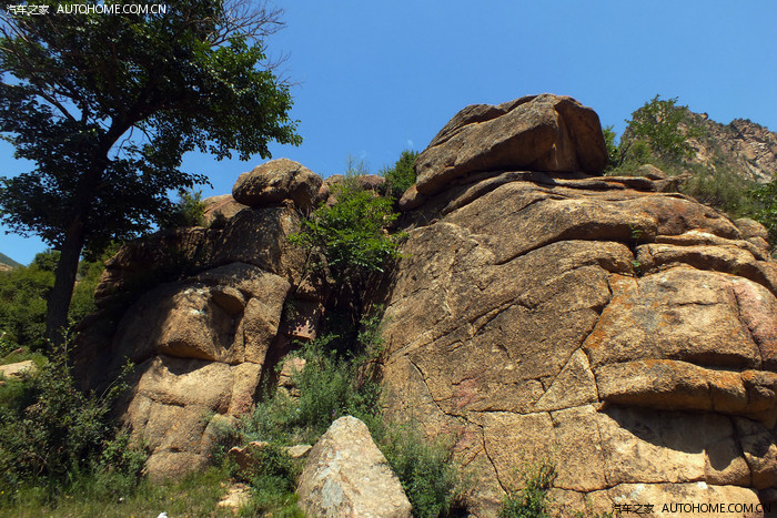 这是榆树石,很漂亮的小石头山.