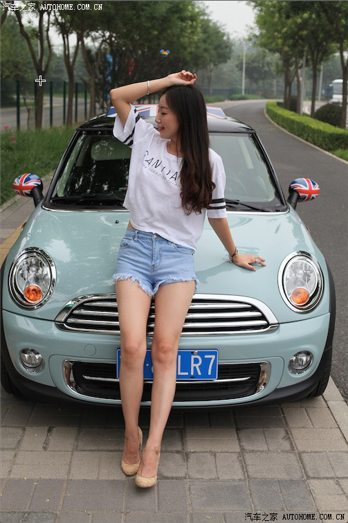 媳妇当车模怀旧是一种方式复古是一种态度逆势提老款mini