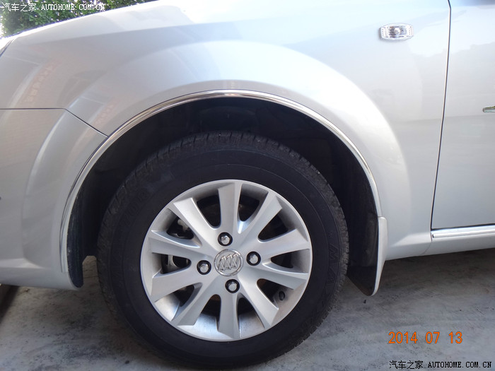 3,前轮眉:塑料的,觉最成功的装饰是这轮眉,好看.