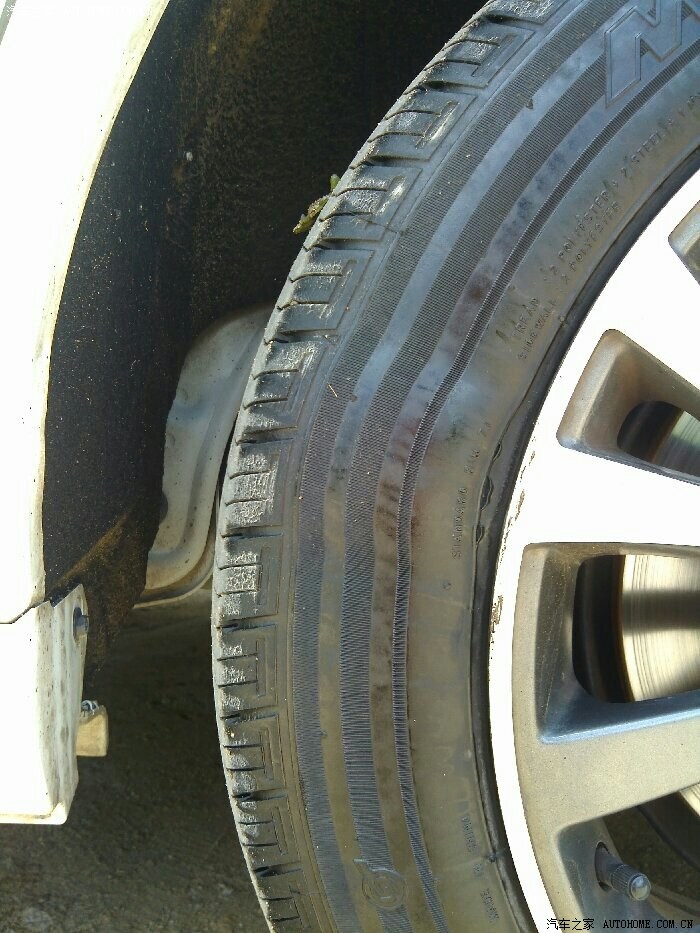 轮胎鼓包了,顺便说说鼓包原因和后果.