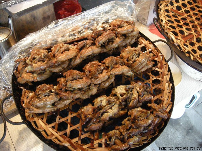 熏拉丝,枫泾镇传统名吃,这4档熏拉丝,价格分别为3,5,6,7元,偶么,自然