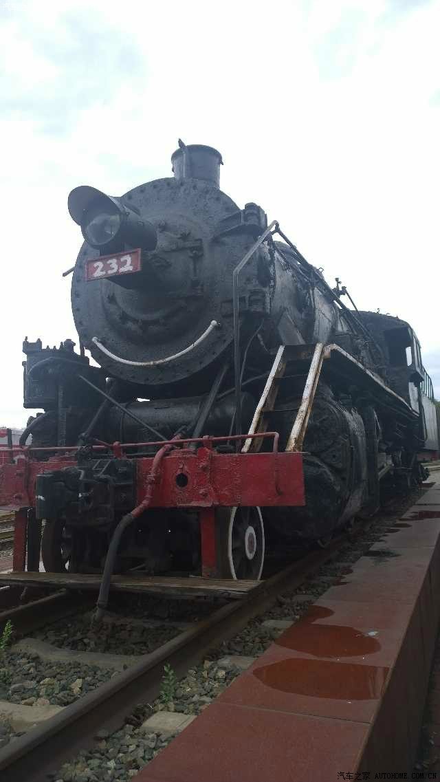 厂区里的老蒸汽机火车头