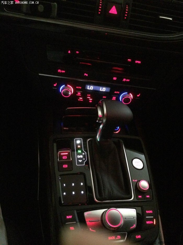 新奥迪a6l小改中控灯光背景