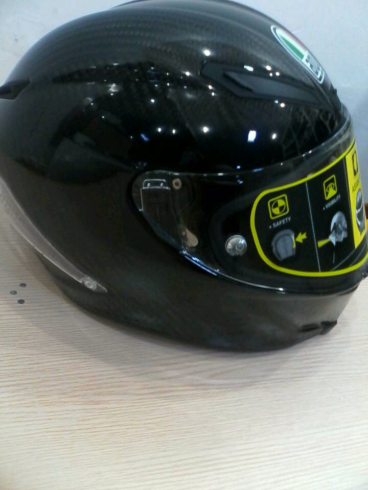 出全新 agv 全碳纤维 探险亚洲版 已卖