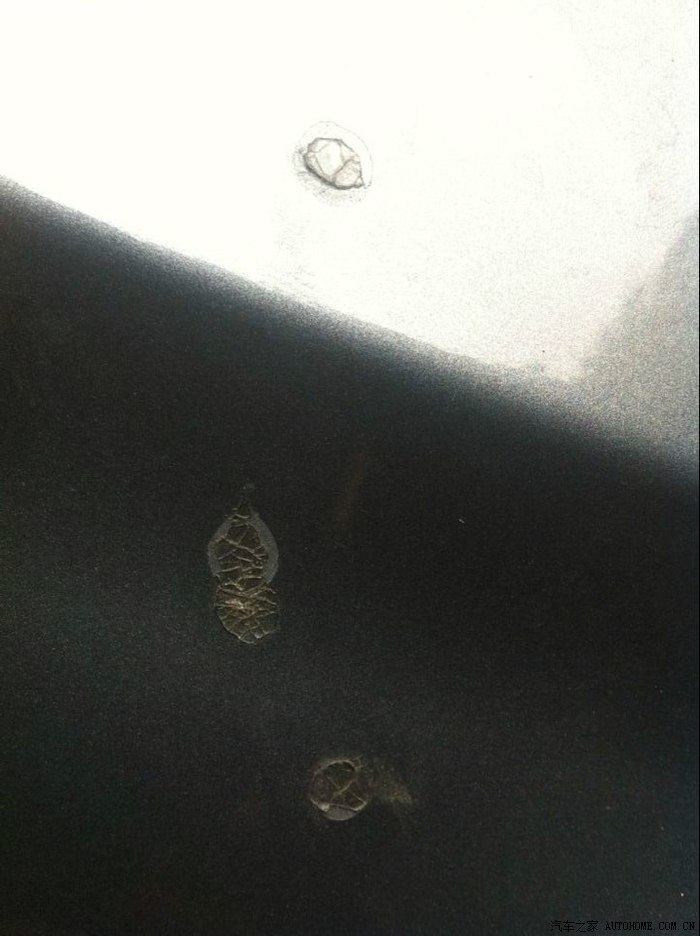 大家帮忙看看机箱盖被胶腐蚀漆掉了还有龟裂该怎么办求高人