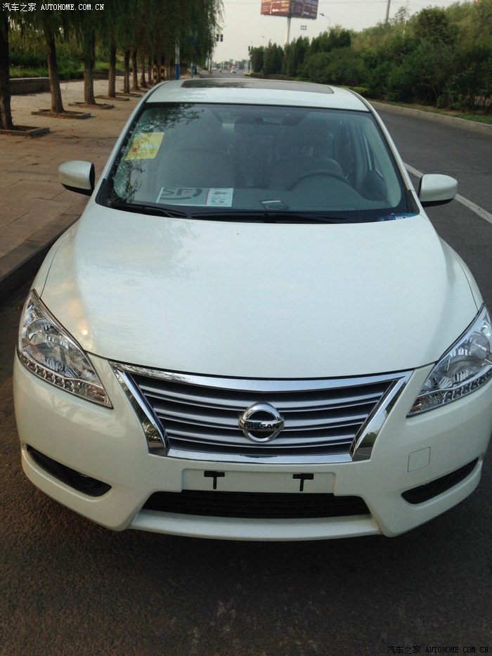 东风日产1.6白色自动豪华新轩逸