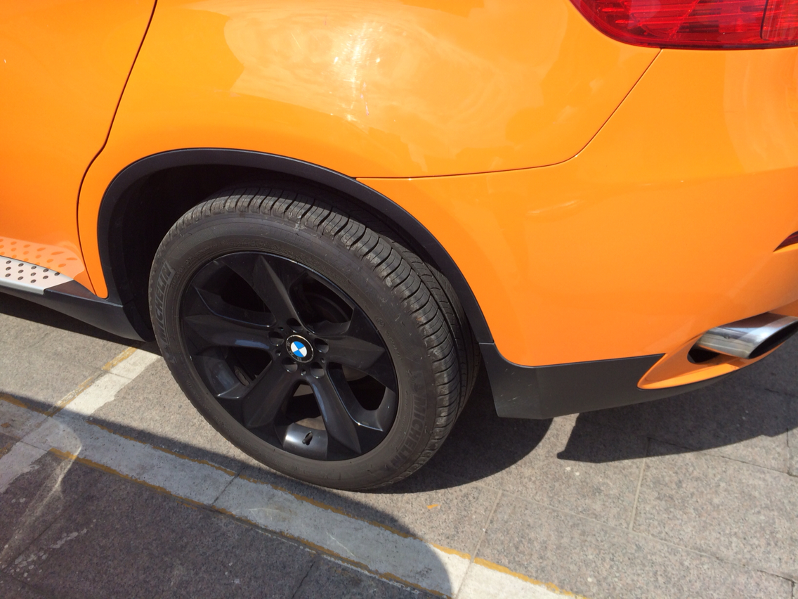 【图】偶遇橙色x6_宝马x6论坛_汽车之家论坛