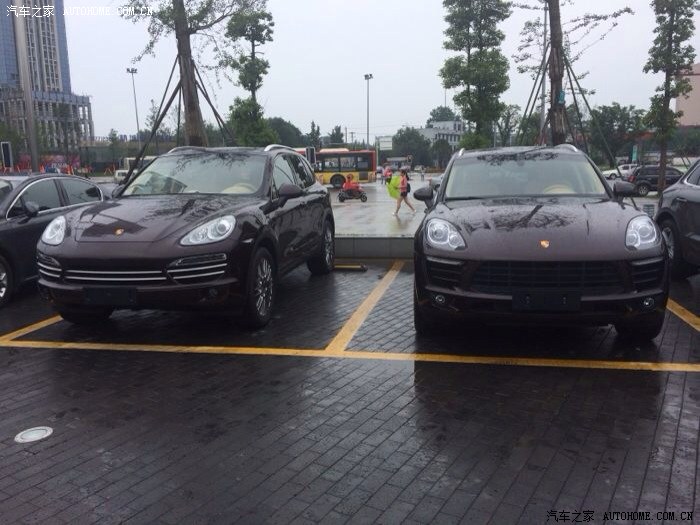 macan和卡宴同色的对比另谈谈米色反光问题