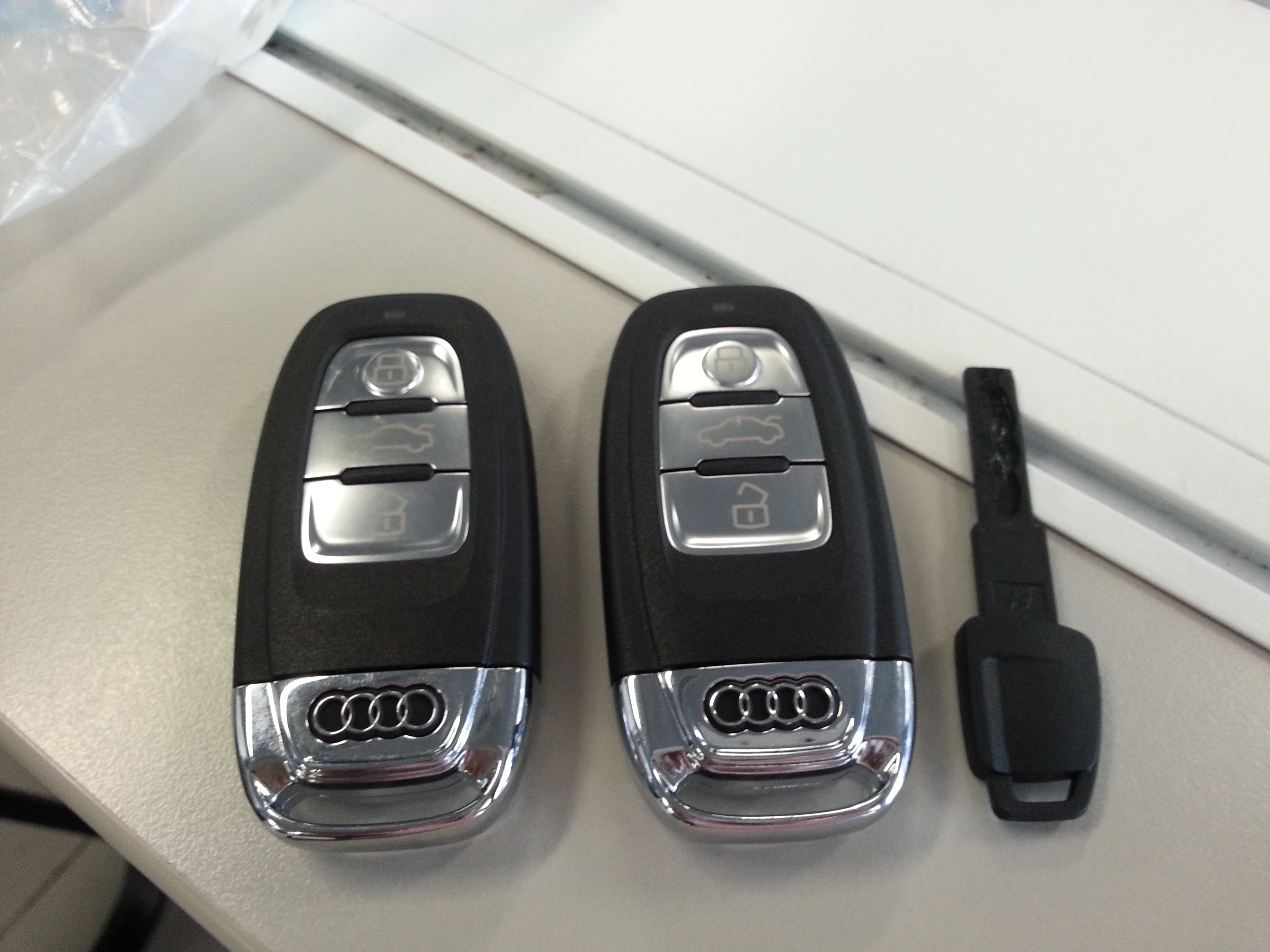 一把是塑料小钥匙!