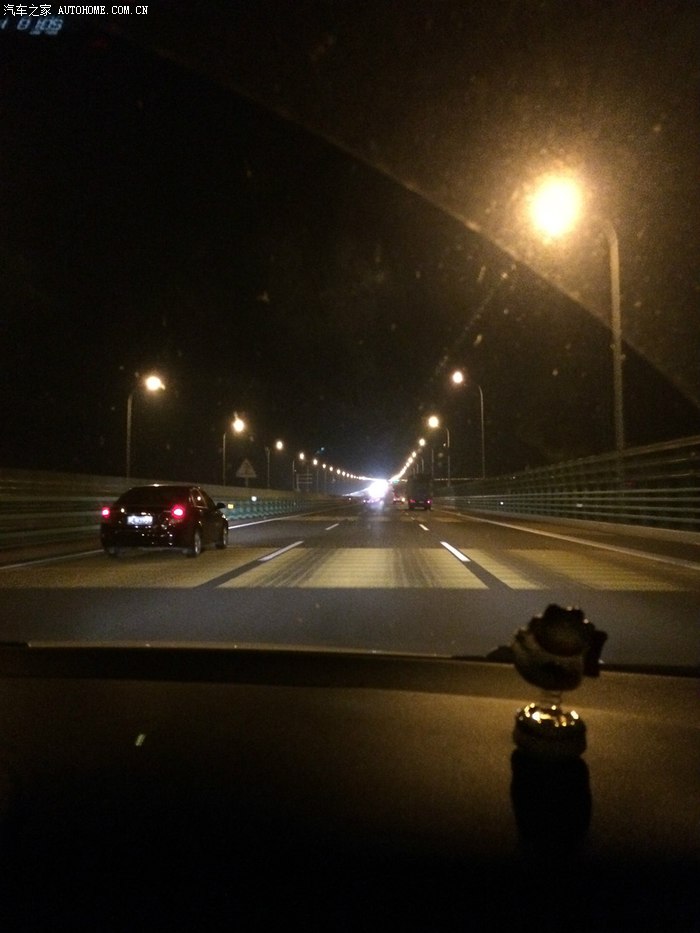 回来时走错了道,上杭州湾大桥时已经天黑了,饿着肚子开车不好受(╯﹏