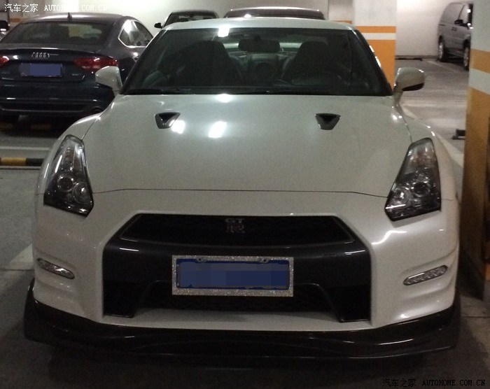 请问gtr前牌照怎么装