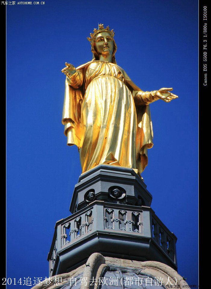金色狩猎女神雕像图片