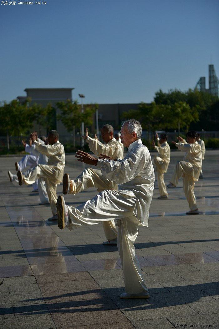 八旬老人练太极
