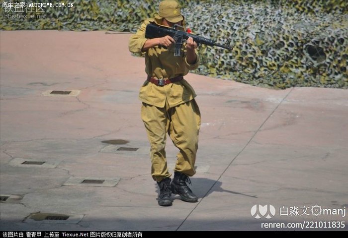 不能直视了 这枪还带瞄准镜 好现代化的枪 这怎么这么眼熟 鬼子特种兵