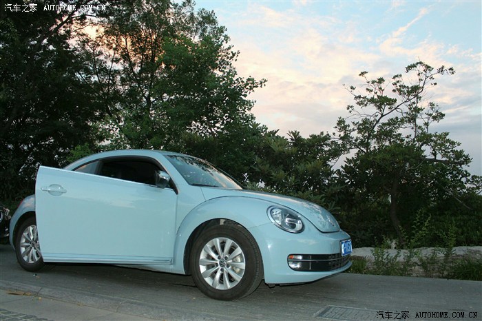 女生纠结蓝色跟红色