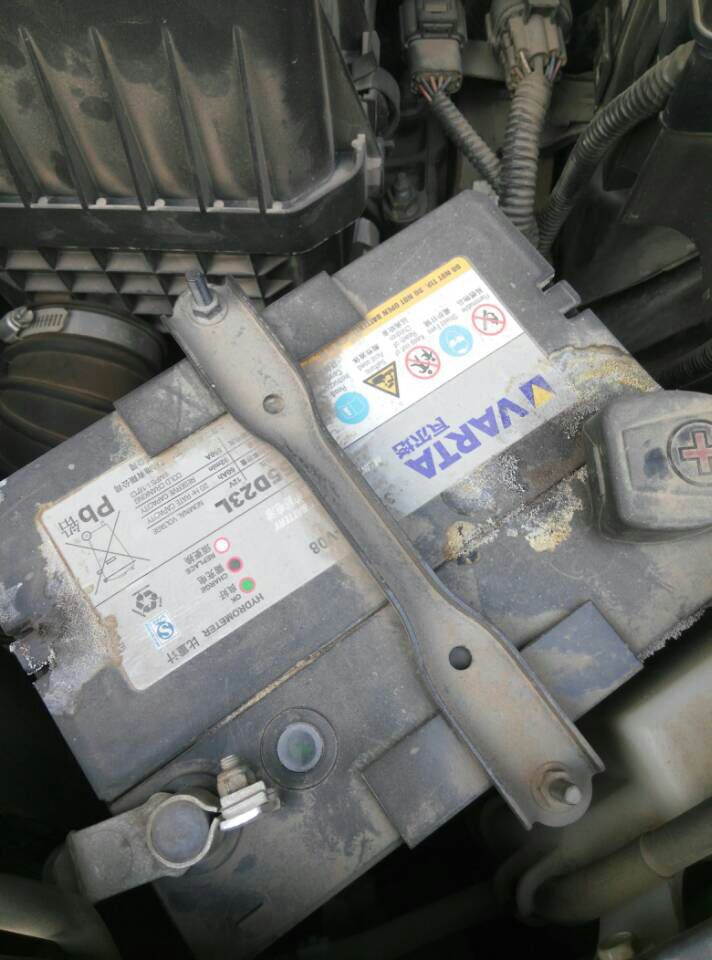 电瓶貌似漏了,请教各位大神如何处理?_长城c50论坛_手机汽车之家