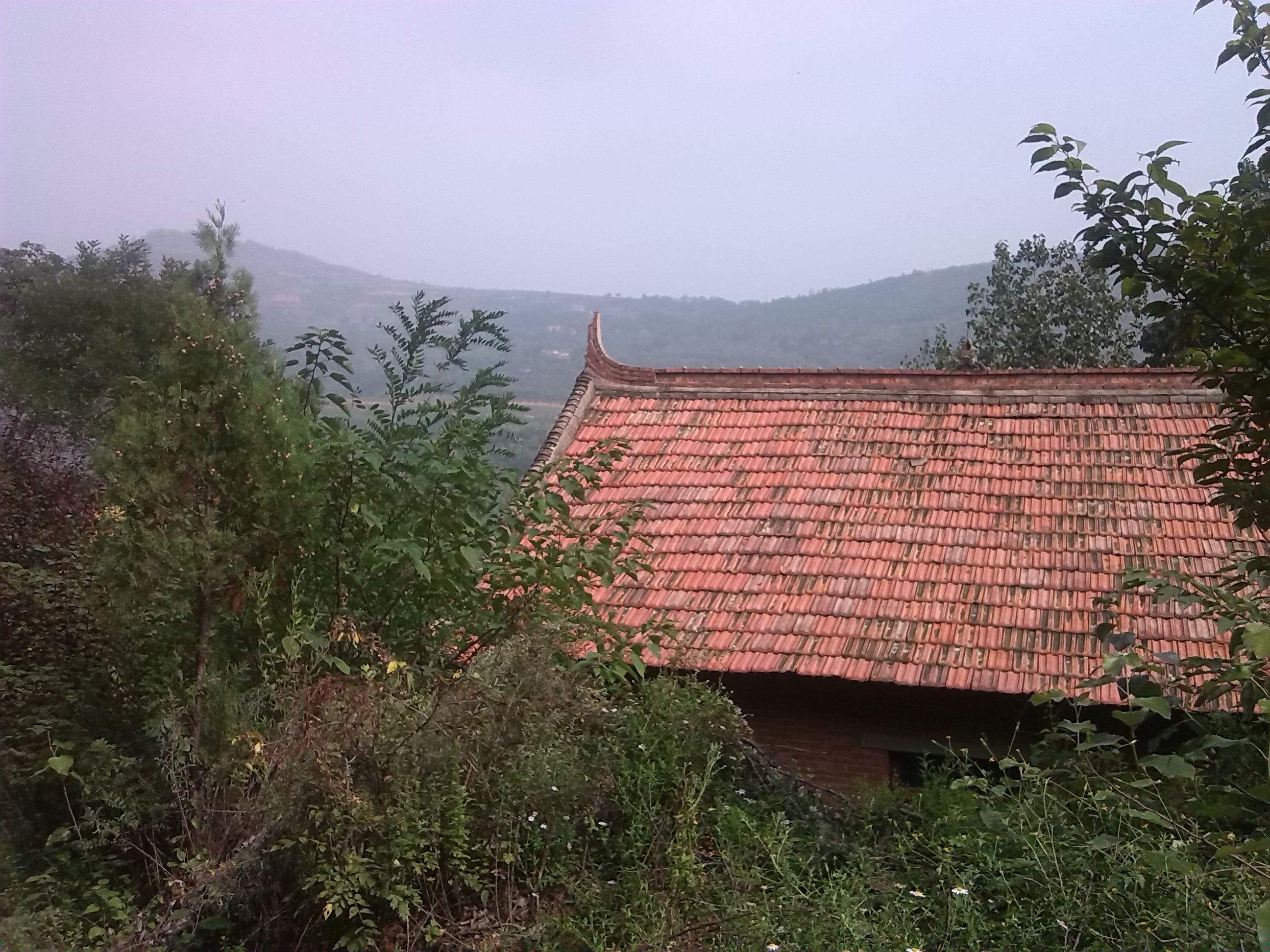此时此刻洪庆山水泉子村