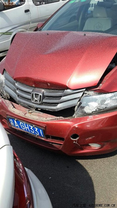 三车追尾重庆内环被本田追再撞上前面西雅特