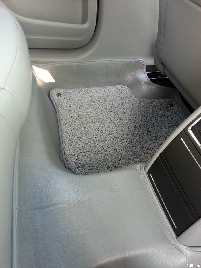 大众典型的三段式铰链!推着比较厚实!赞一个.