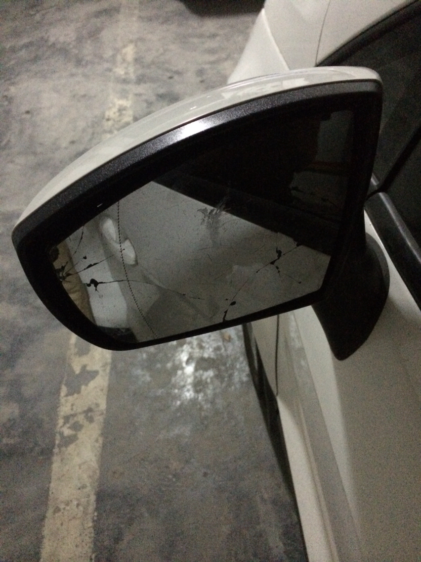 求助,2侧反光镜有很多发丝一样的划痕,怎么办?