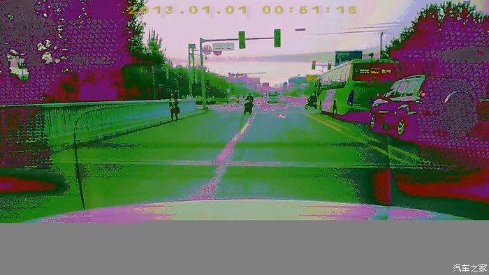 c5行车记录仪颜色失真严重上传二张抓的图片