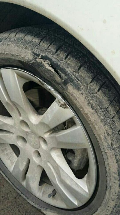 郑州车主高速120遭遇冷坑爆胎了附图