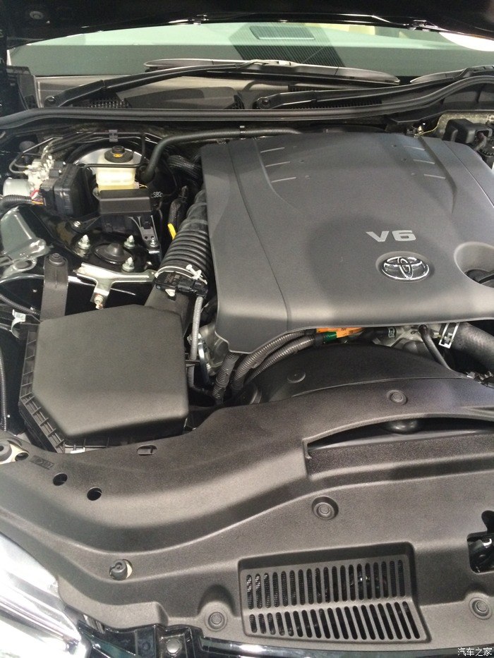 变速箱的按钮都不一样.国产锐志真的是国产!