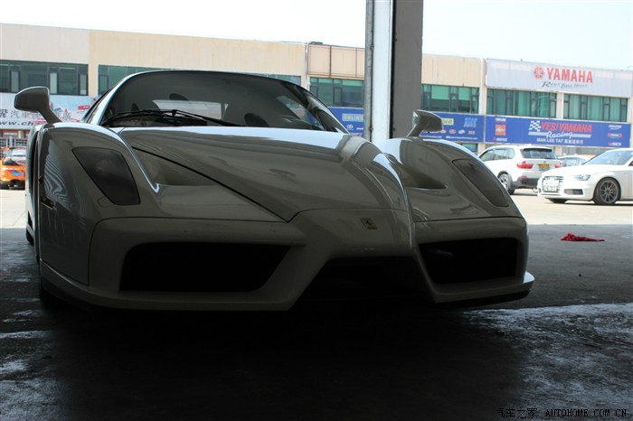 白色恩佐帕加尼zondarhuayra玛莎拉蒂mc12hypercar赛道记录