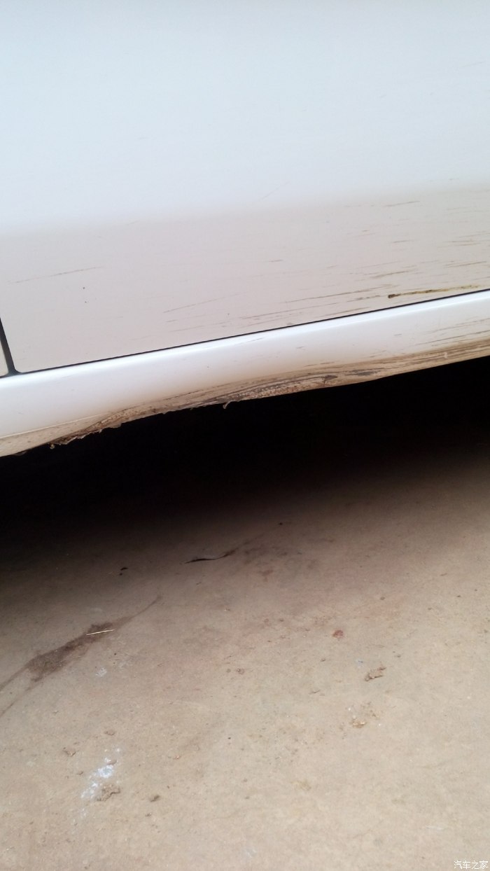 车门门下凹进去一段