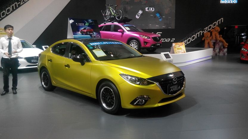 【图】无锡车展看见的金色小三_马自达3 昂克赛拉论坛_汽车之家论坛