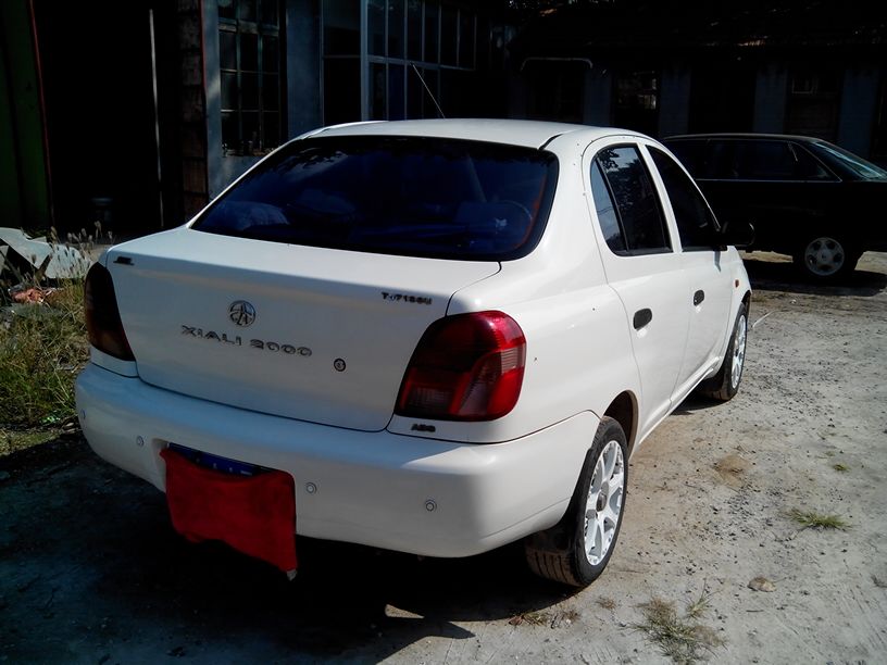 曾经被国人遗忘的经典世纪广场之夏利2000