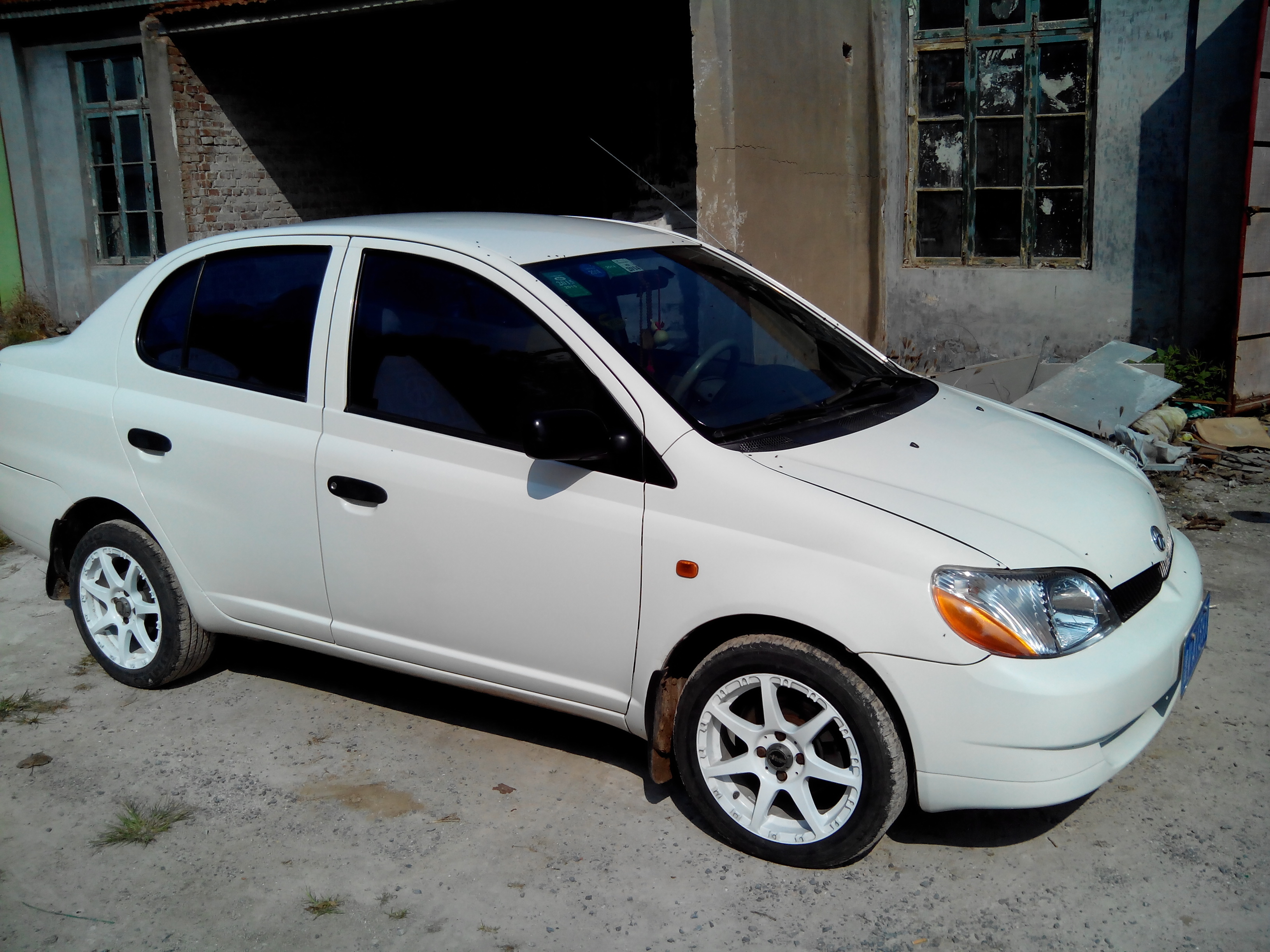 曾经被国人遗忘的经典世纪广场之夏利2000