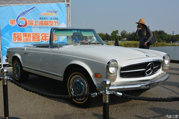 偶遇来自1968年的她梅赛德斯奔驰250sl