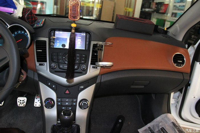 科鲁兹内饰改装 中控pu包皮 棕色pu皮 广州酷斯特汽车装饰改装
