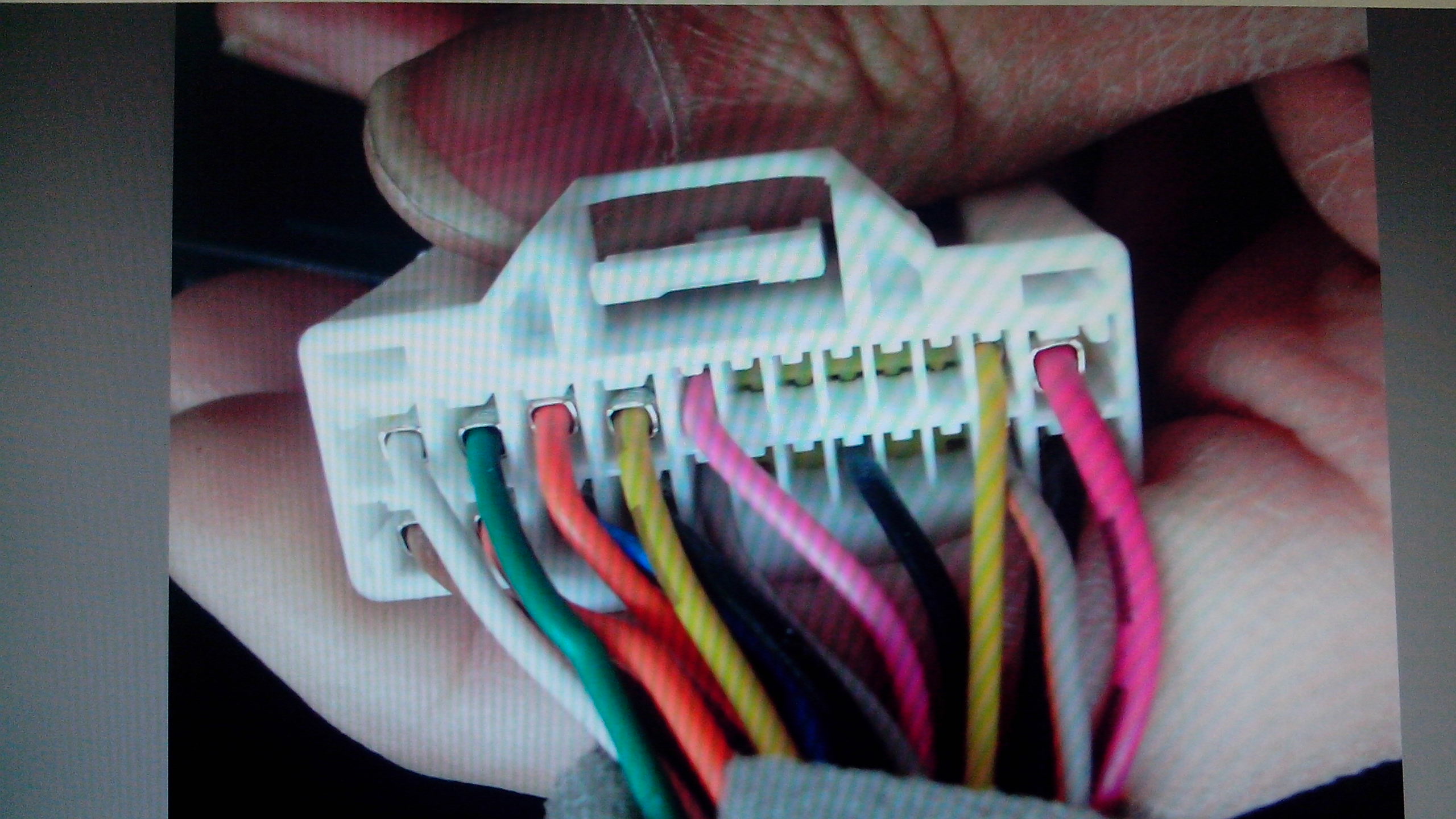 知道07款小伊cd机尾线哪个是按键灯线啊?