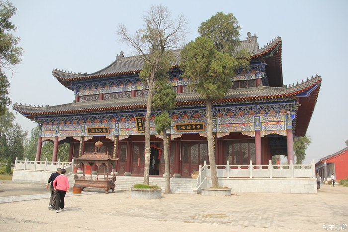 走出上九山村,我们又来到20公里外洪山口景点.