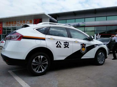 昨天去4s店做保养,拍到的纳智捷警车!感觉好帅啊,眼前一亮!