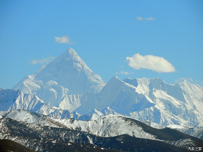 折多山上看到的不知名雪山