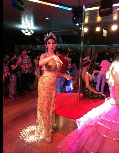 【求精】妹子跟着老板去泰国,第一次摸人妖.快射!